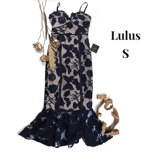 New Lulu's Navy Cream Lace Floral Lined Flutter Bottom Dress Sz. S - Picture 1 of 14